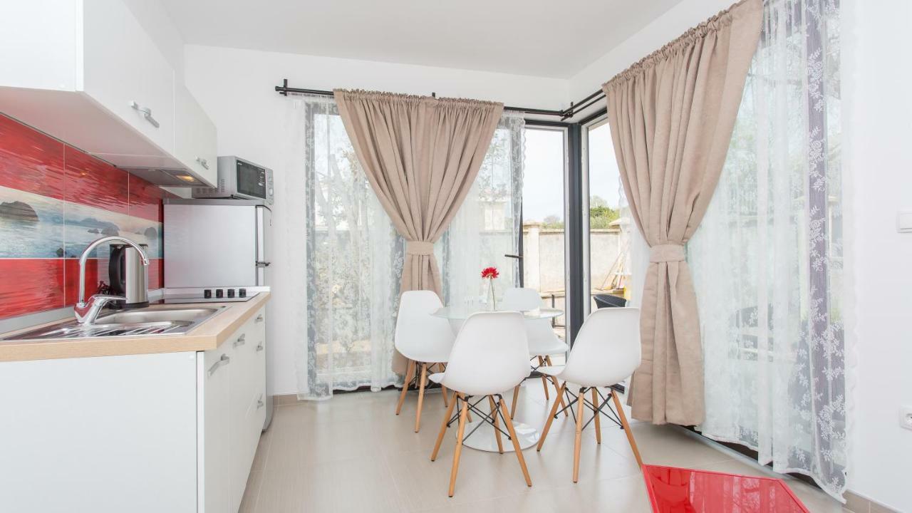 Apartmani Memories I Башка Экстерьер фото