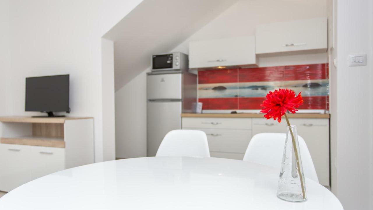 Apartmani Memories I Башка Экстерьер фото